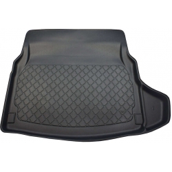 Guminis bagažinės kilimėlis GuardLiner 3D MERCEDES BENZ C-Klasė (W205) Sedan 2014-2021 (Galinės sėdynės nulenkiamos)