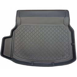 Guminis bagažinės kilimėlis GuardLiner 3D MERCEDES BENZ C-Klasė (W204) Sedan 2007-2014 (Galinės sėdynės nulenkiamos)